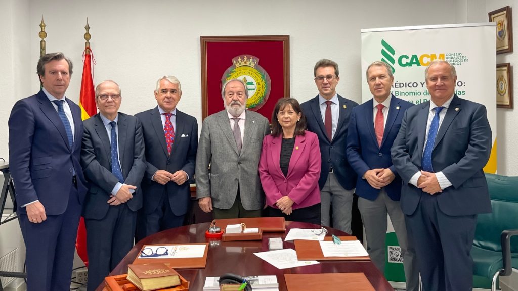 Toma posesión nueva directiva CACM secretaria general presidenta colegio de médicos de Huelva