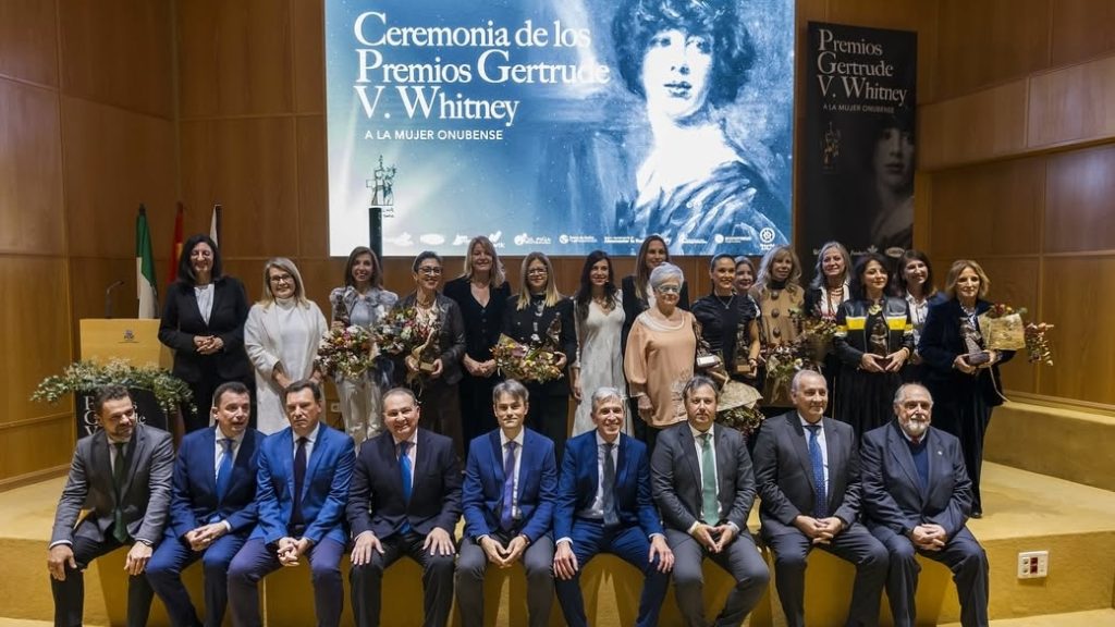 ceremonia premios Gertude Whitney a la mujer onubense