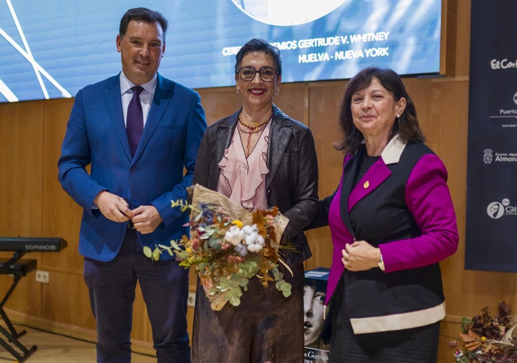 colegio médico entrega premio Elena