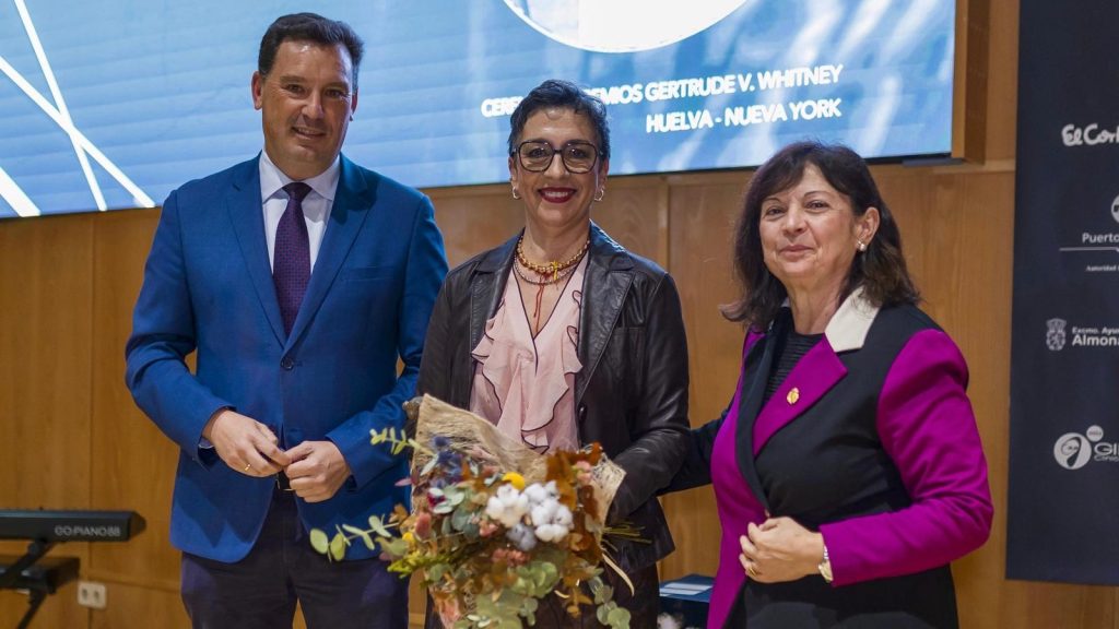 colegio médico entrega premios Elena Uceda mujer onubense