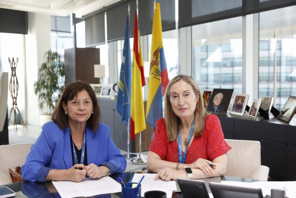 convenio Colegio de Médicos de Huelva y AMA Seguros, presidenta AMA y presidenta Colegio de Médicos